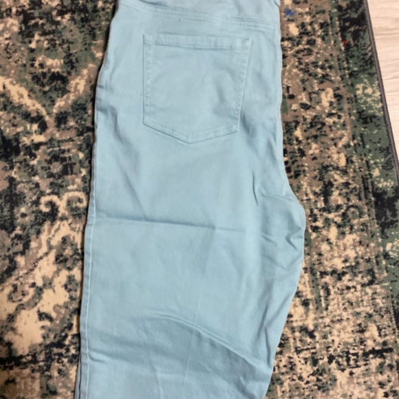 Capris - Picture 2 of 3